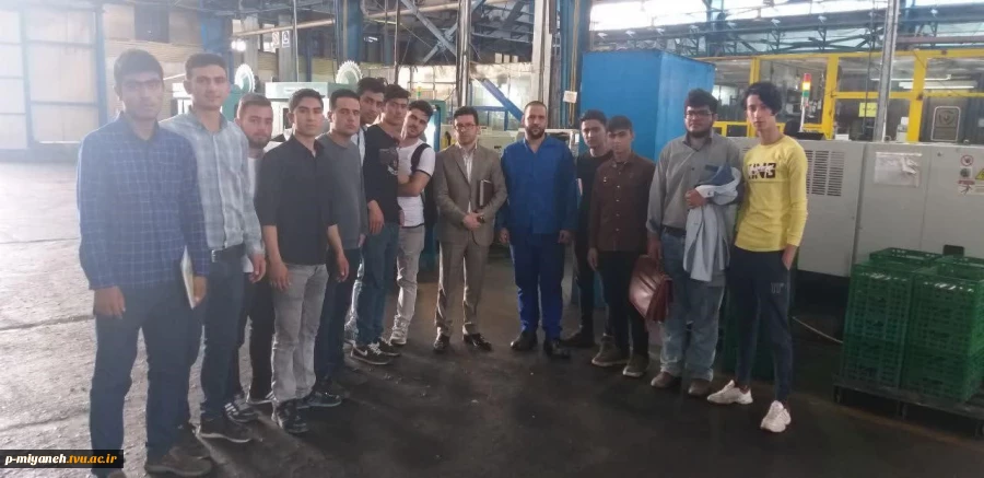 گزارش بازدید دانشجویان مکانیک خودرو آموزشکده فنی و حرفه ای میانه از 
شرکت گیربکس سازی میانرو 5